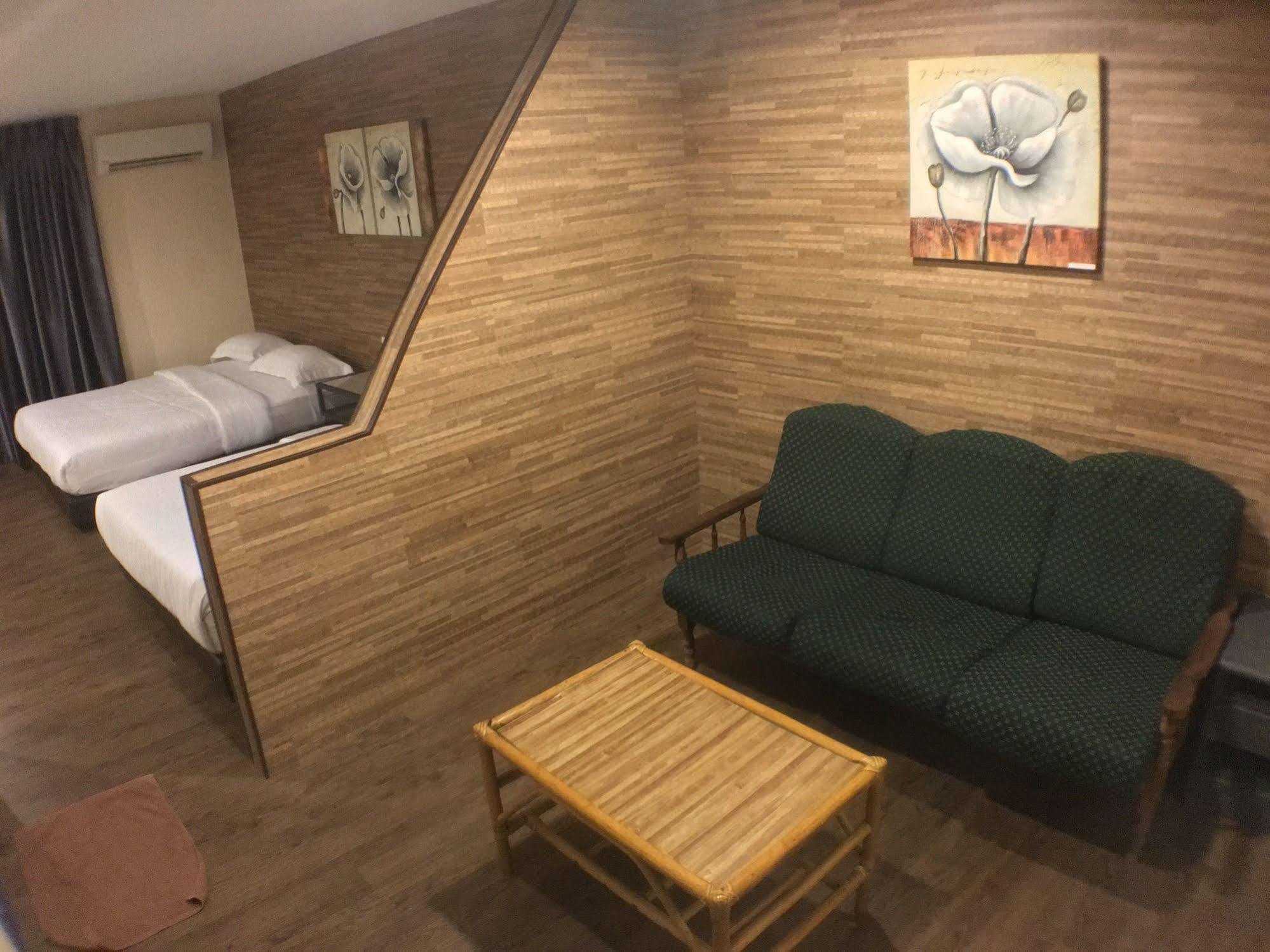 ทาเล้นท์ มอร์เตอร์ พาร์ค โฮเต็ล Motel กลัง ภายนอก รูปภาพ